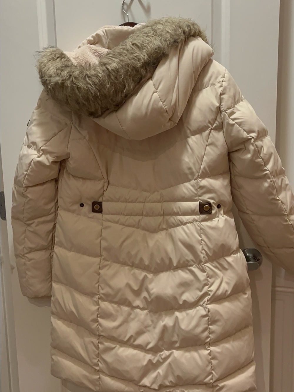 Ralph Lauren Cream Quilted Puffer Coat with Faux Fur Hood - Picture 2 of 4